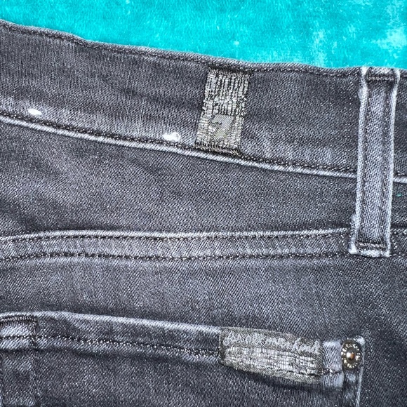 High Rise ankle length - Ripped Knee - Size 28 - Skinny - Picture 9 of 11